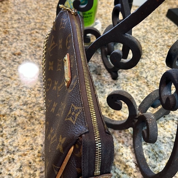 Louis Vuitton Eva Clutch. - Picture 9 of 13